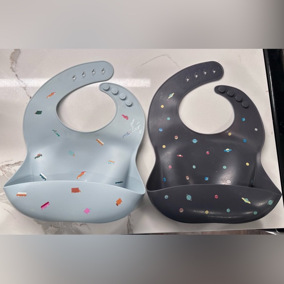 Mushie Other - Mushie Silicone Bib Set